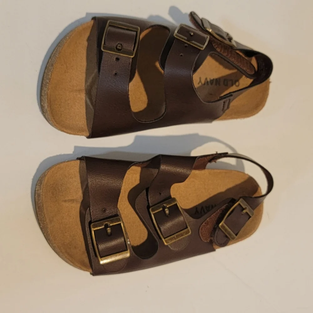 Old Navy Sandals brown Leather Like 2 Strap Back Size 7 strappy 140/63